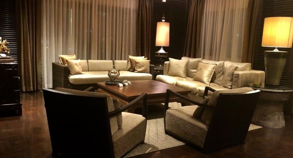 For sale 3 bed condo in Watthana, Bangkok