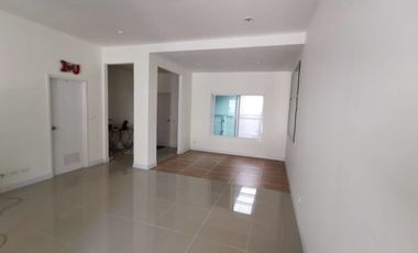 À vendre 2 chambres maison de ville à Mueang Pathum Thani, Pathum Thani