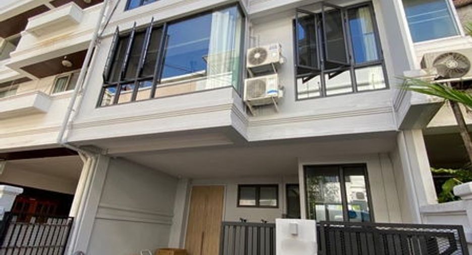 For sale and for rent 4 bed townhouse in Khlong Toei, Bangkok