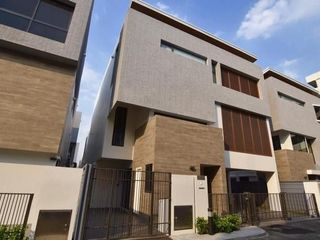 For sale 4 Beds house in Huai Khwang, Bangkok