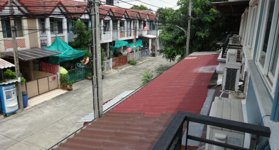 À vendre 4 chambres maison de ville à Khan Na Yao, Bangkok