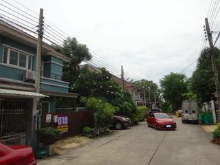 For sale 4 bed townhouse in Khan Na Yao, Bangkok