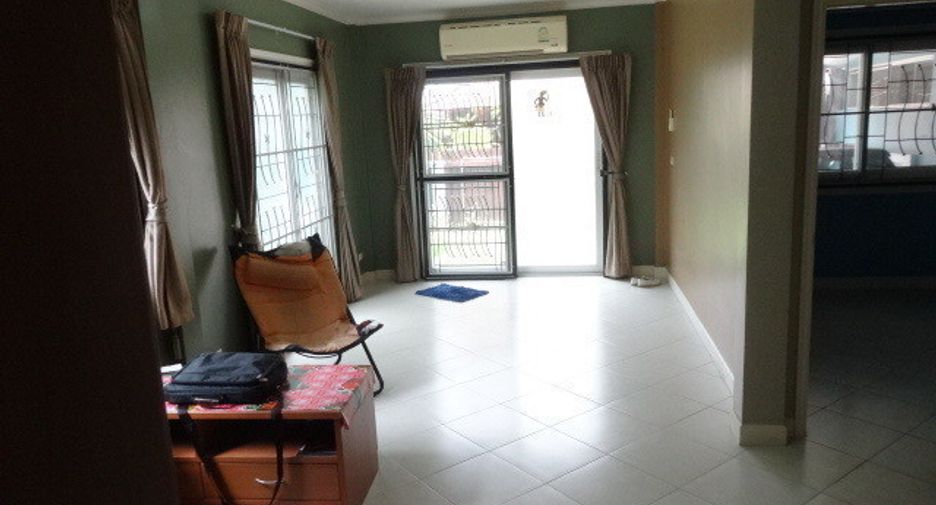 À vendre 4 chambres maison de ville à Khan Na Yao, Bangkok