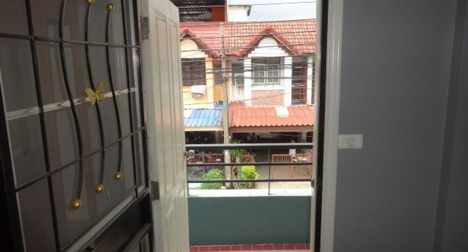 À vendre 4 chambres maison de ville à Khan Na Yao, Bangkok