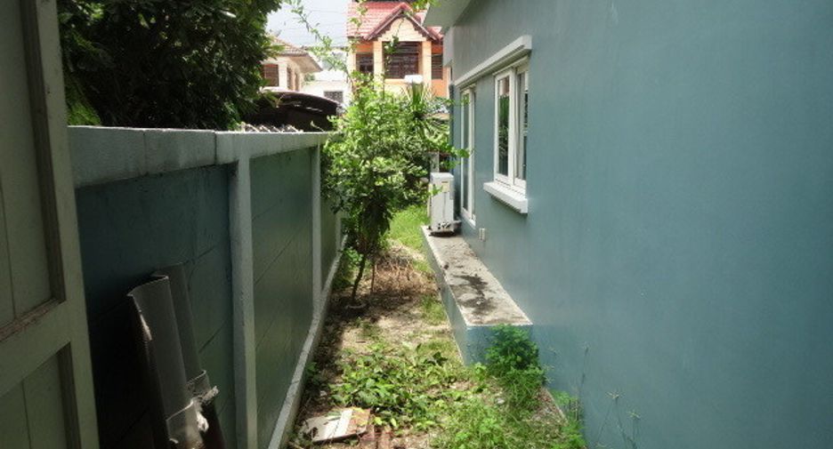 À vendre 4 chambres maison de ville à Khan Na Yao, Bangkok