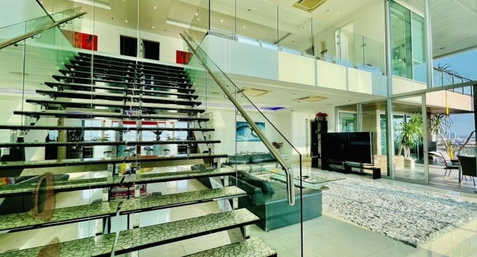 For sale 3 bedrooms condo in Bang Lamung, Chonburi