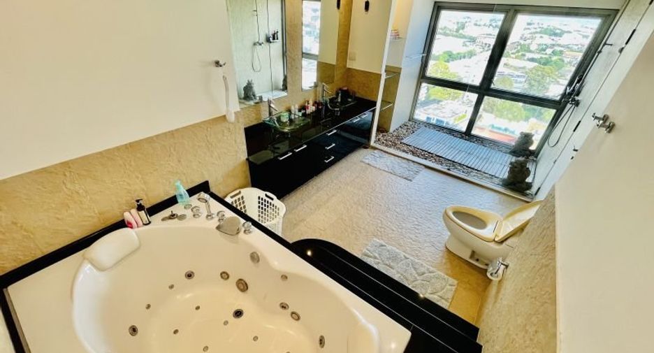 For sale 3 bedrooms condo in Bang Lamung, Chonburi