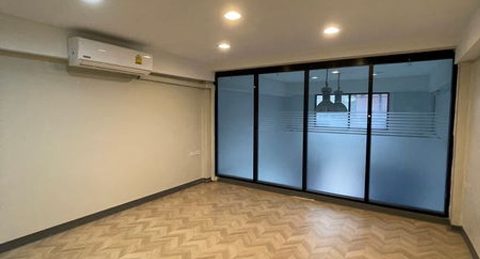 For rent 5 Beds office in Chatuchak, Bangkok