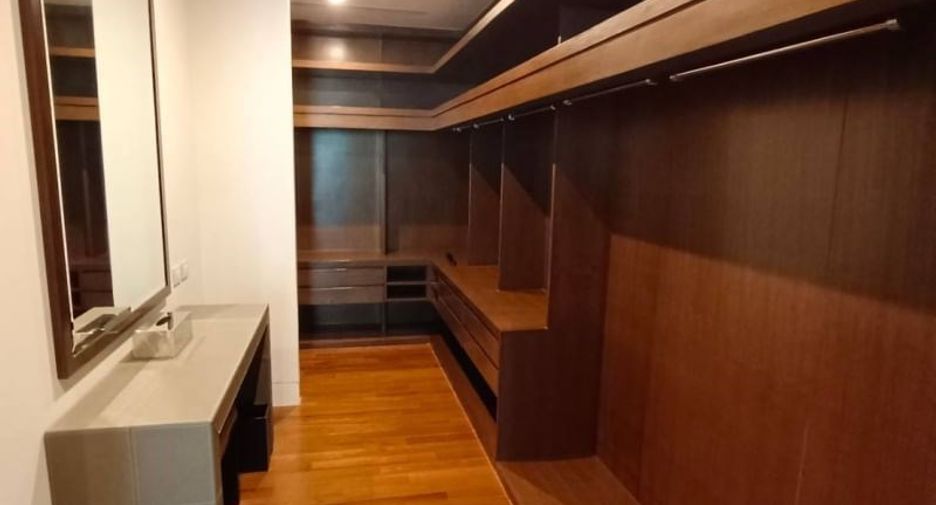 For rent and for sale 4 bedrooms condo in Pathum Wan, Bangkok