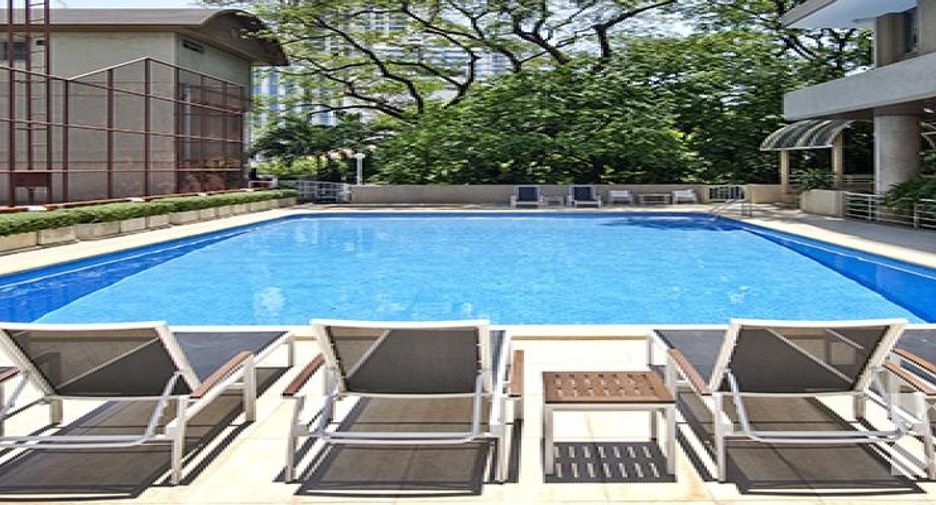 For rent 3 bedrooms condo in Khlong Toei, Bangkok