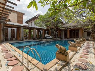 For sale 5 bedrooms villa in Khan Na Yao, Bangkok