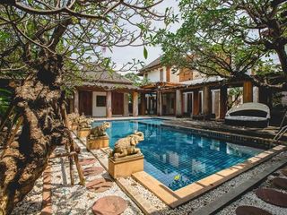 For sale 5 bedrooms villa in Khan Na Yao, Bangkok
