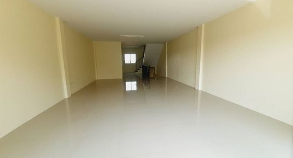 Local comercial en venta de 3 habitaciones en Bang Lamung, Chonburi