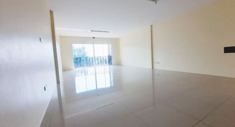 Local comercial en venta de 3 habitaciones en Bang Lamung, Chonburi