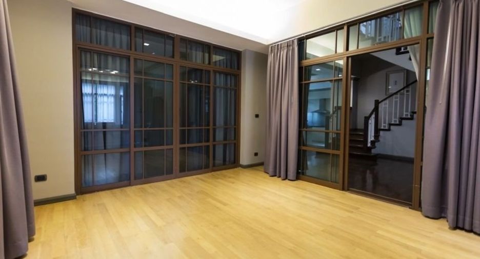 出租 4 卧室 独立屋 在 Watthana, 曼谷