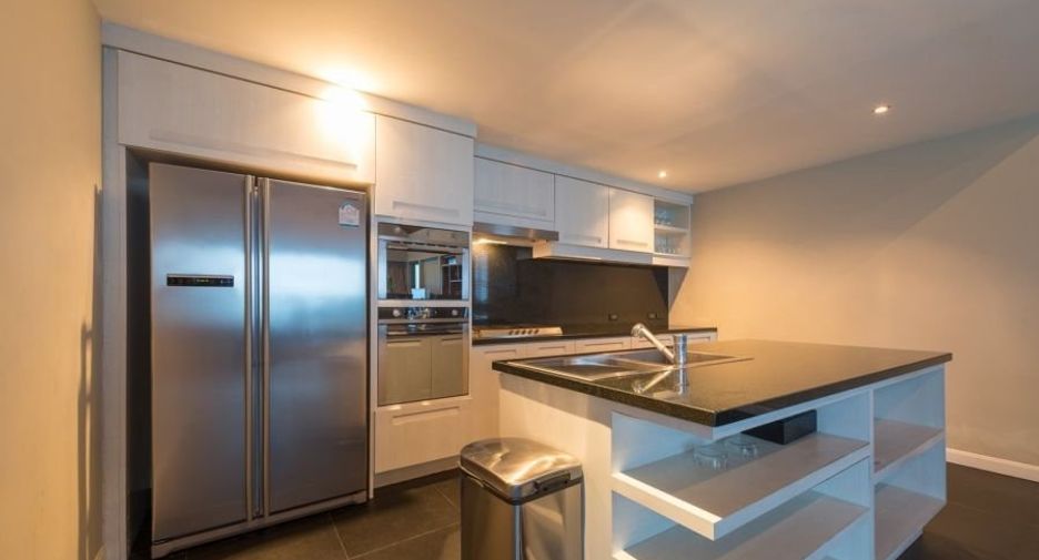 For sale 5 bedrooms house in Mueang Surat Thani, Surat Thani