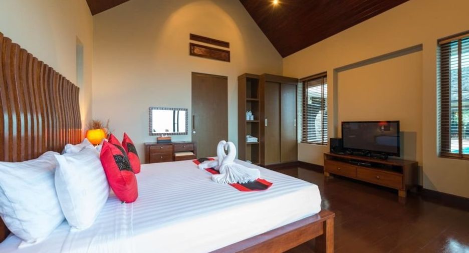 For sale 5 bedrooms house in Mueang Surat Thani, Surat Thani