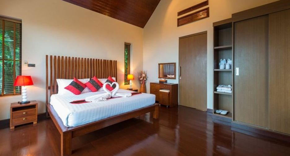 For sale 5 bedrooms house in Mueang Surat Thani, Surat Thani