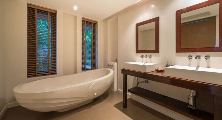 For sale 5 bedrooms house in Mueang Surat Thani, Surat Thani
