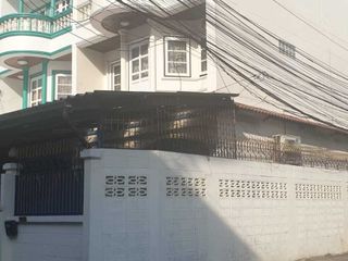 For sale 4 bed townhouse in Khlong San, Bangkok