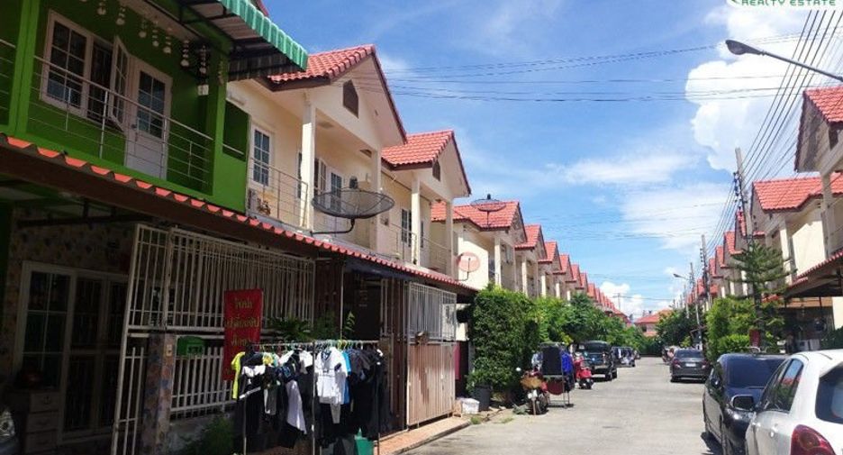 For sale 3 bedrooms townhouse in Mueang Samut Prakan, Samut Prakan