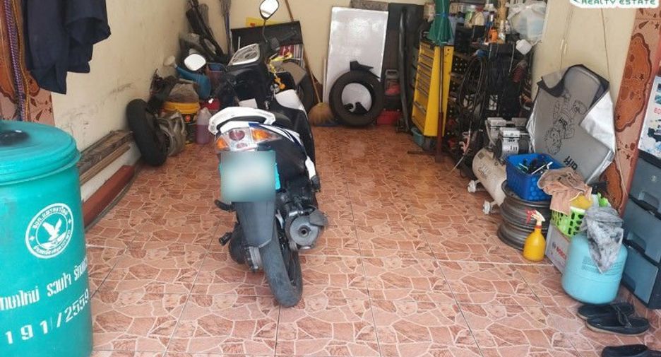 For sale 3 bedrooms townhouse in Mueang Samut Prakan, Samut Prakan