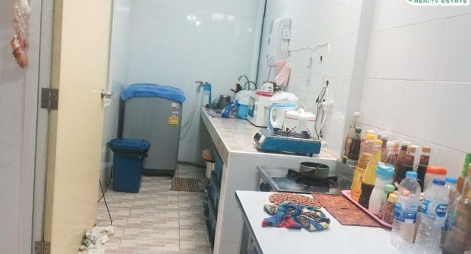 For sale 3 bedrooms townhouse in Mueang Samut Prakan, Samut Prakan