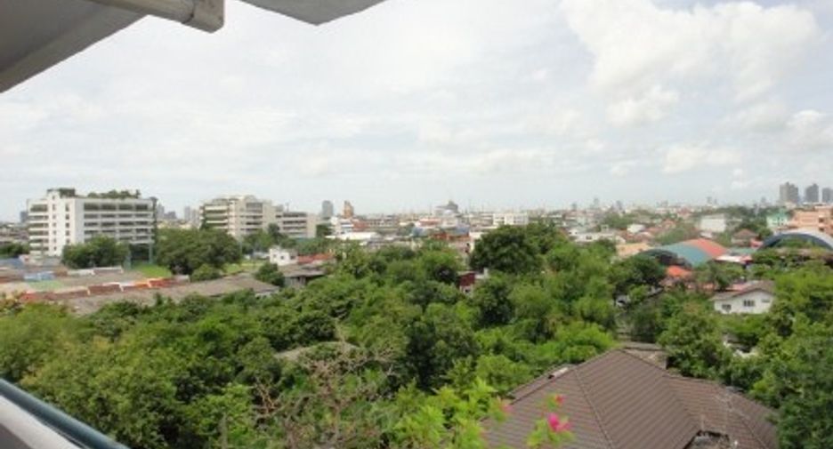 For sale 4 bedrooms condo in Phra Khanong, Bangkok