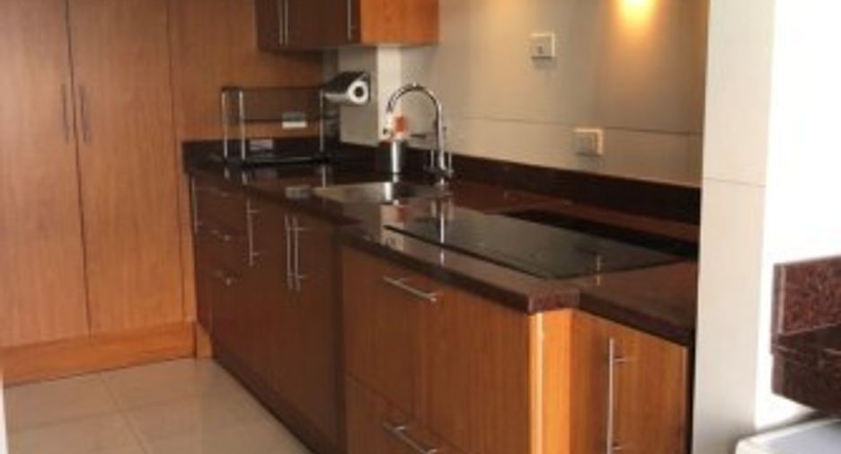 For sale 4 bedrooms condo in Phra Khanong, Bangkok