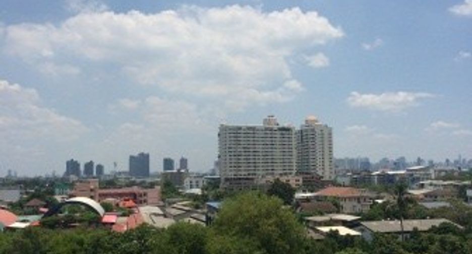 For sale 4 bedrooms condo in Phra Khanong, Bangkok