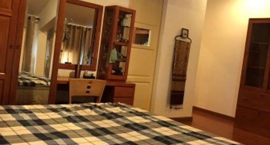 For sale 4 bedrooms condo in Phra Khanong, Bangkok