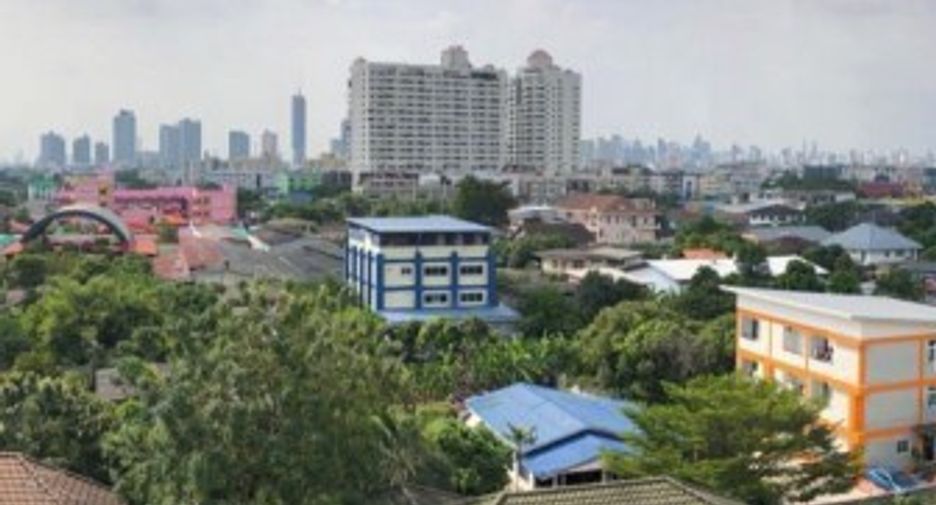 For sale 4 bedrooms condo in Phra Khanong, Bangkok