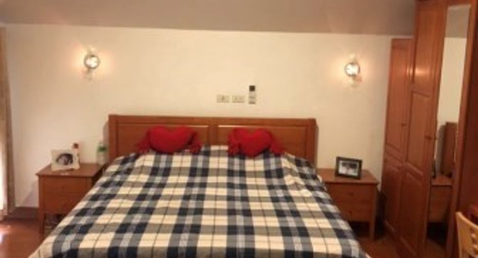 For sale 4 bedrooms condo in Phra Khanong, Bangkok