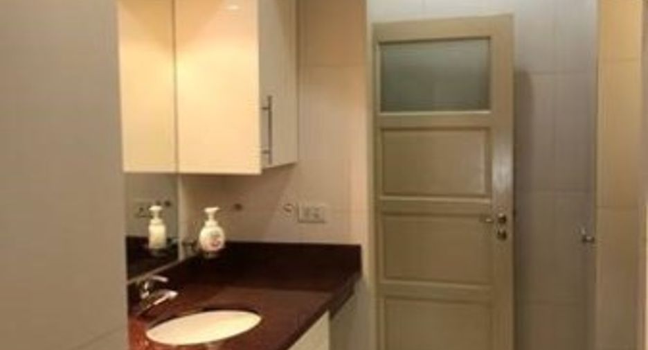 For sale 4 bedrooms condo in Phra Khanong, Bangkok