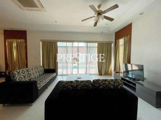 Casa en alquiler de 5 habitaciones en Bang Lamung, Chonburi