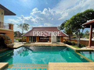Casa en alquiler de 5 habitaciones en Bang Lamung, Chonburi