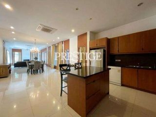 Casa en alquiler de 5 habitaciones en Bang Lamung, Chonburi