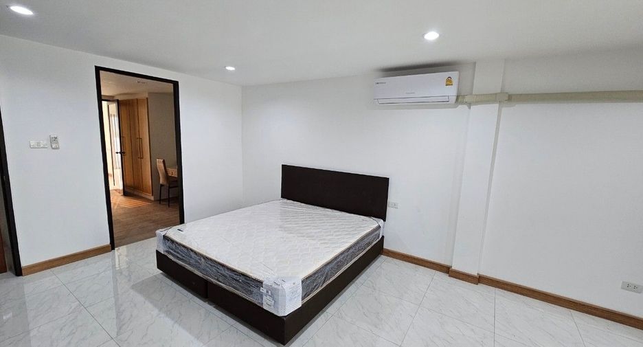 For rent 6 bed office in Phra Khanong, Bangkok
