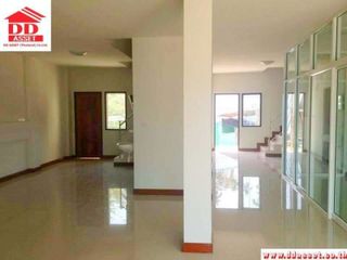 For sale 5 Beds townhouse in Mueang Surat Thani, Surat Thani