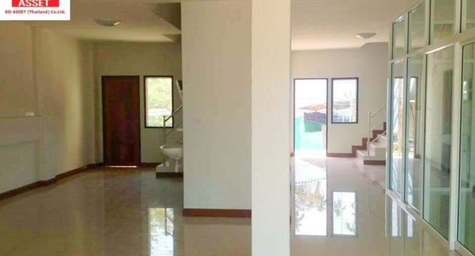 For sale 5 Beds townhouse in Mueang Surat Thani, Surat Thani