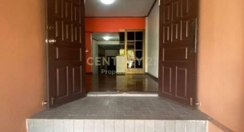 For rent and for sale 4 bed townhouse in Huai Khwang, Bangkok