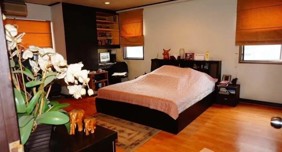 For sale 2 Beds condo in Khlong Toei, Bangkok