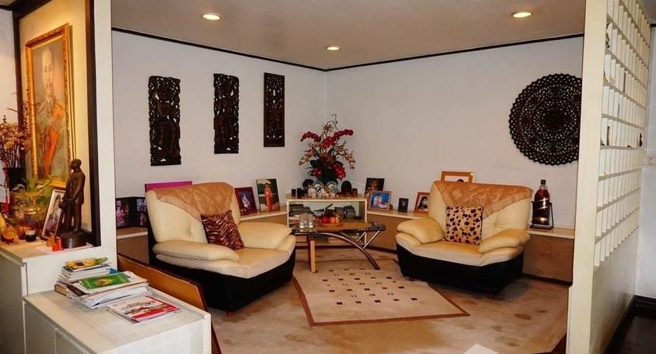 For sale 2 Beds condo in Khlong Toei, Bangkok