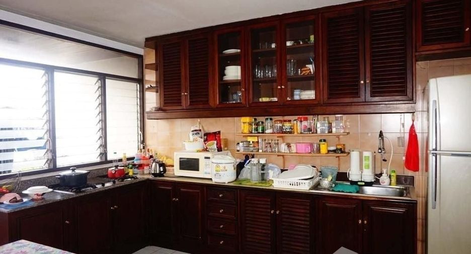 For sale 2 Beds condo in Khlong Toei, Bangkok