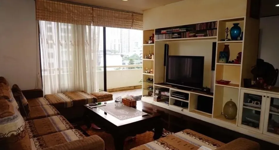 For sale 2 Beds condo in Khlong Toei, Bangkok