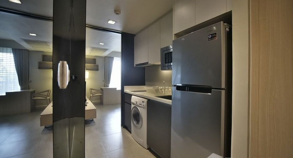 For sale 1 bed condo in Khlong Toei, Bangkok
