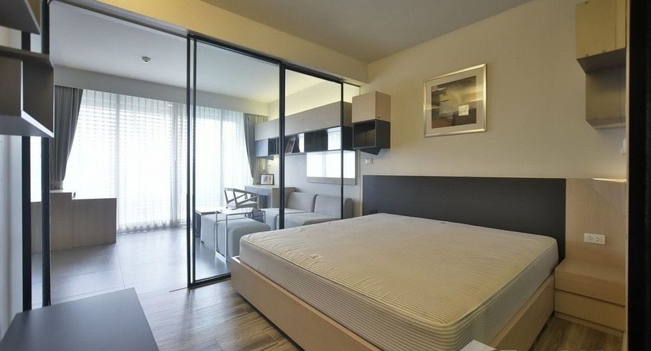 For sale 1 bed condo in Khlong Toei, Bangkok