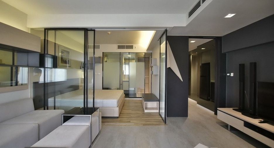 For sale 1 bed condo in Khlong Toei, Bangkok