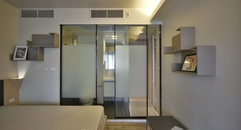 For sale 1 bed condo in Khlong Toei, Bangkok