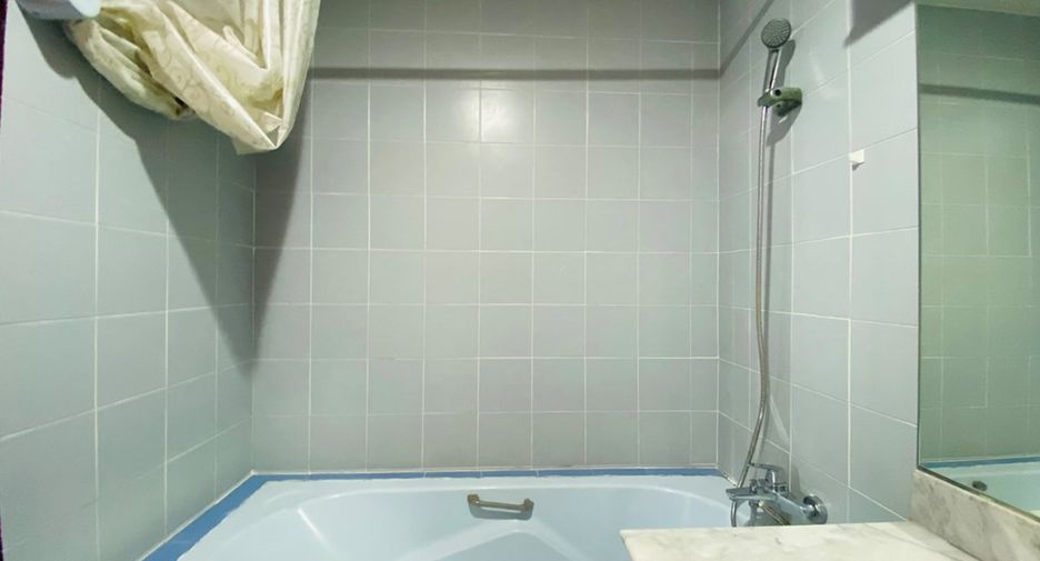 For rent and for sale 3 bedrooms condo in Sathon, Bangkok
